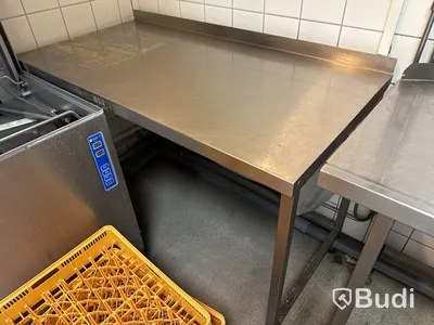 2 st rostfria bänkar.