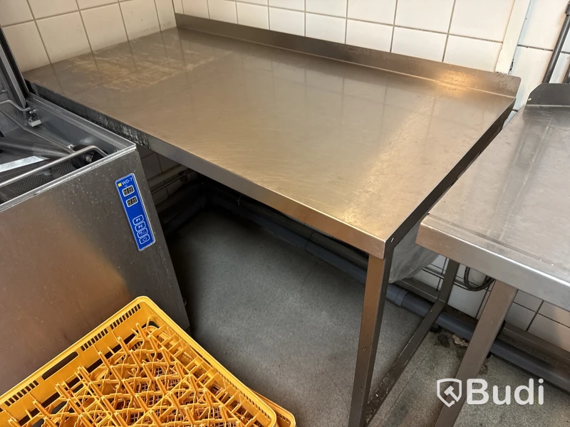 2 st rostfria bänkar.
