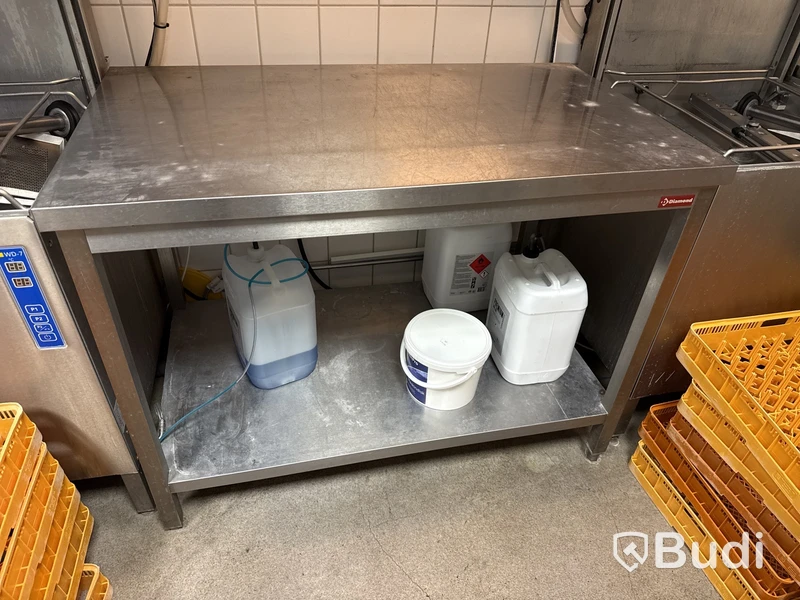 2 st rostfria bänkar.