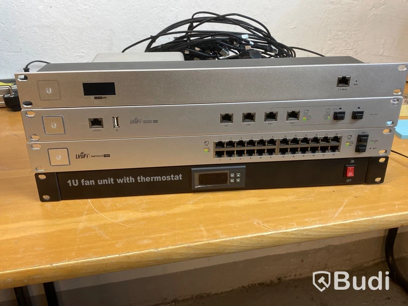 Serverarck, fläkt, switch m.m.