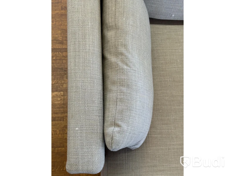 Soffa Sören Lund, Bredd: 230 cm Djup: 140/85 cm Pall: 75x6 cm, Helt avtagbar klädsel. Ordpris 64.415 kr