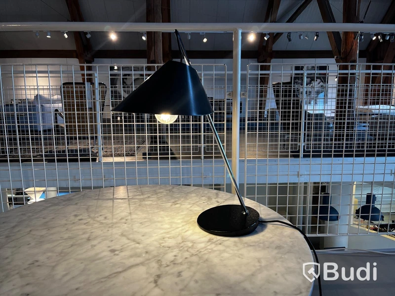 Bordslampa - Base Ghisa Ordpris: 16 500 kr