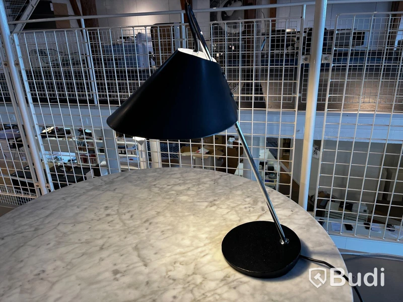 Bordslampa - Base Ghisa Ordpris: 16 500 kr