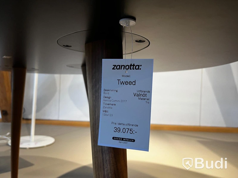 Bord i valnöt - Zanotta Tweed Ordpris: 39.075 kr