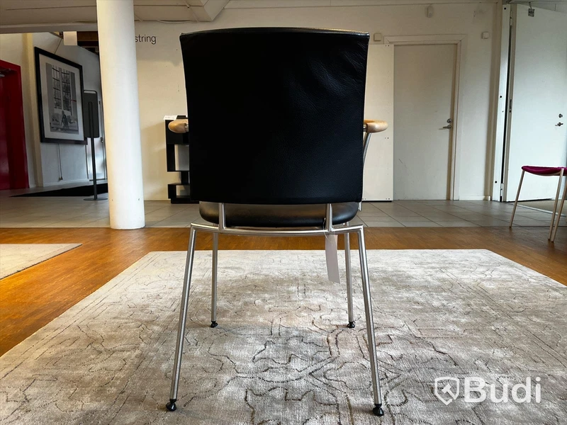 Karmstol  i borstad stål och läder - naver collection  Panther Ordpris: 9.250 kr