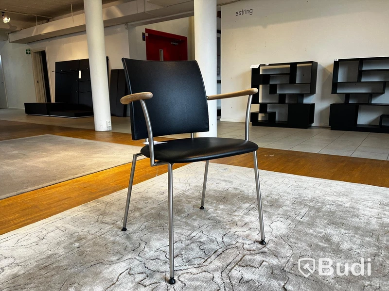 Karmstol  i borstad stål och läder - naver collection  Panther Ordpris: 9.250 kr
