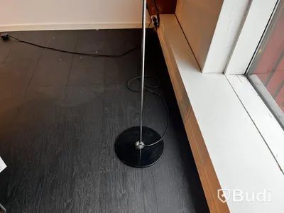 Golvlampa - Oluce Ordpris: 24.725 kr