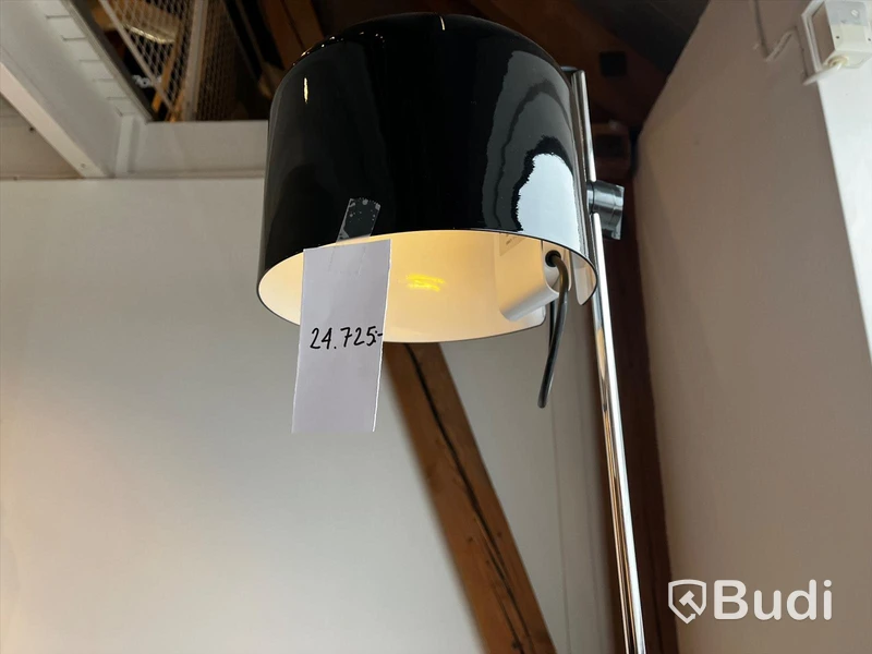 Golvlampa - Oluce Ordpris: 24.725 kr