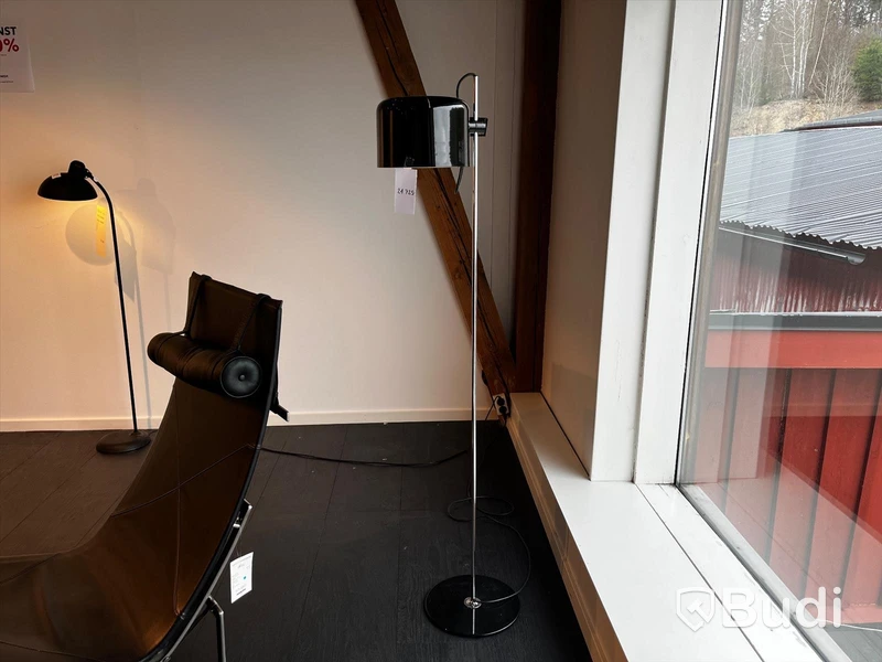 Golvlampa - Oluce Ordpris: 24.725 kr