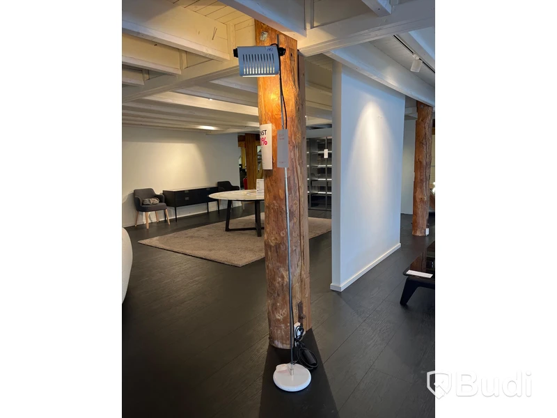 Golvlampa - Oluce Spider Ordpris: 15.300 kr