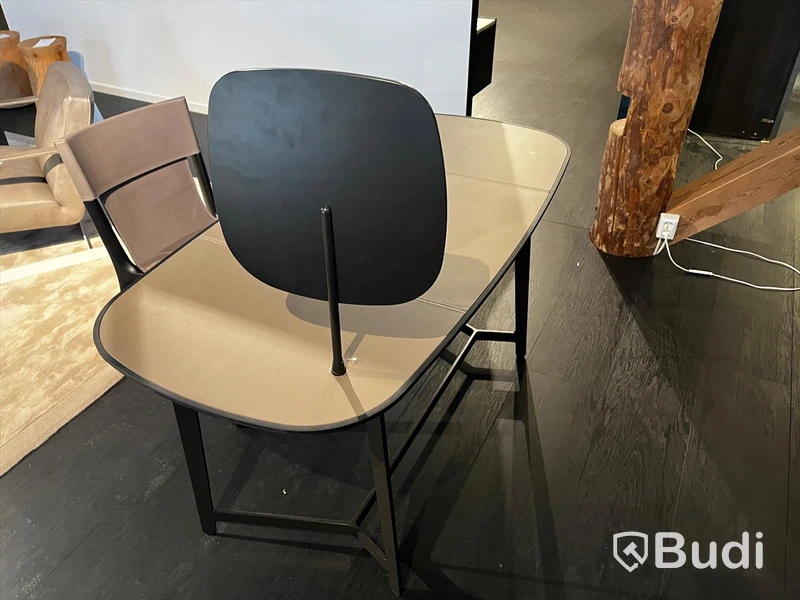 Skrivbord/Sminkbord -Poliform Ordpris: 64.390 kr