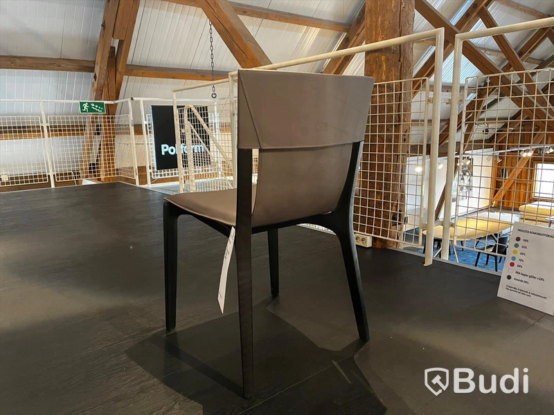 Stol -Poltrona Frau Isadora Ordpris: 24.280 kr