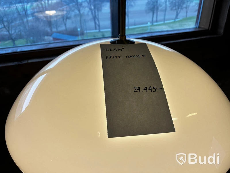 Taklampa - Fritz Hansen Clam Ordpris: 24.445 kr