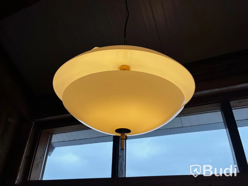 Taklampa - Fritz Hansen Clam Ordpris: 24.445 kr