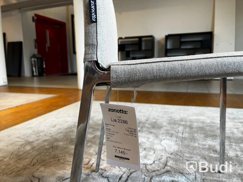 Stol i stål och tyg - zanotta Lia 2286 Ordpris: 7.145 kr