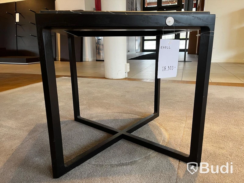 Bord - knoll Studio Ordpris: 18.300 kr