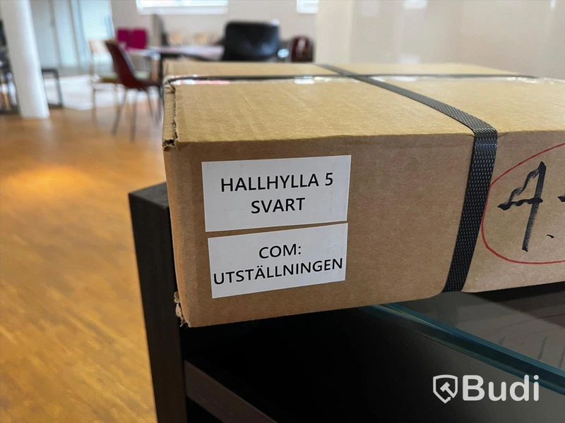 Hallhylla, svart - Scherlin Form AB Ordpris: 4.400 kr