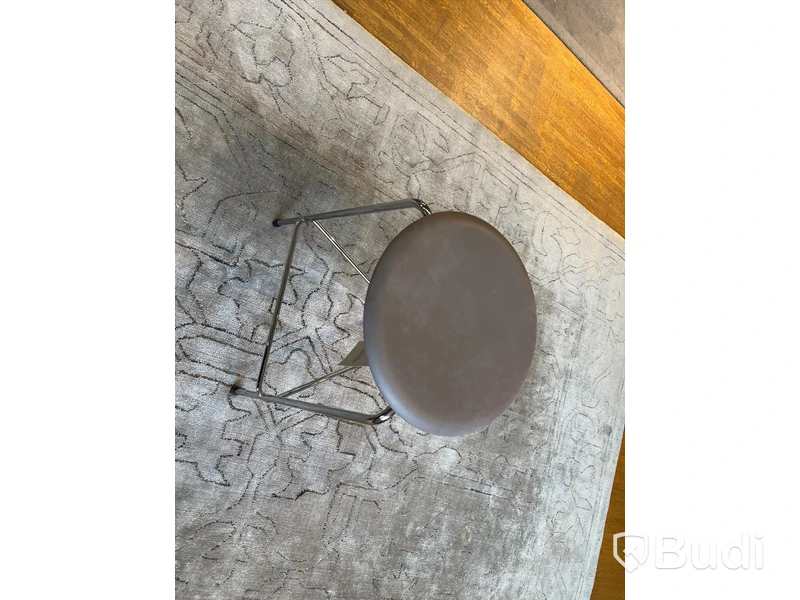 Pall - Fritz Hansen High Dot Ordpris: 4.425 kr