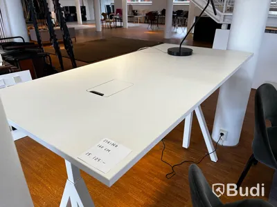 Höj- och sänkbart skrivbord - STRING Nypris: 15.101 kr