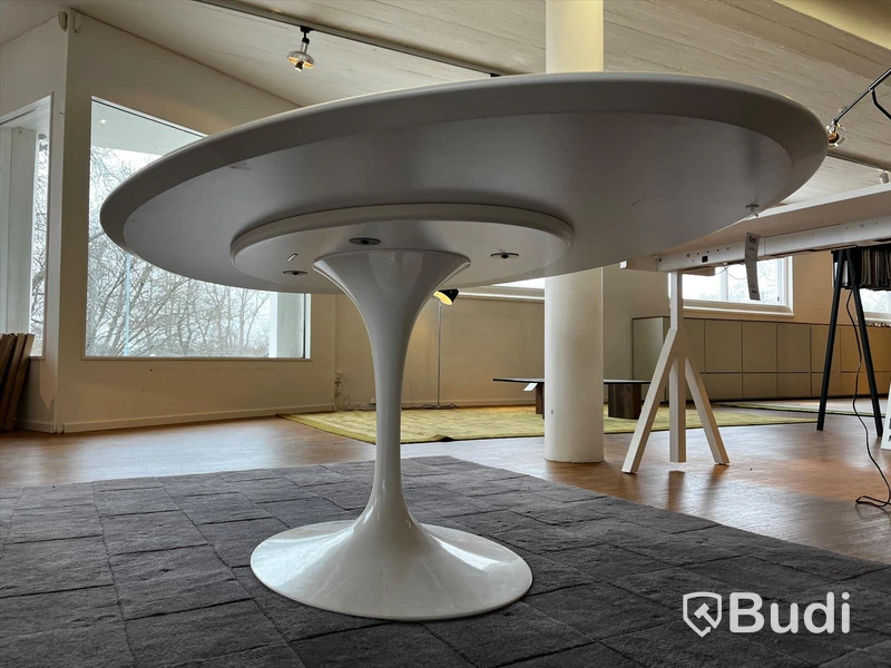 Matbord - Knoll Oval Table Ordpris: 61. 290 kr