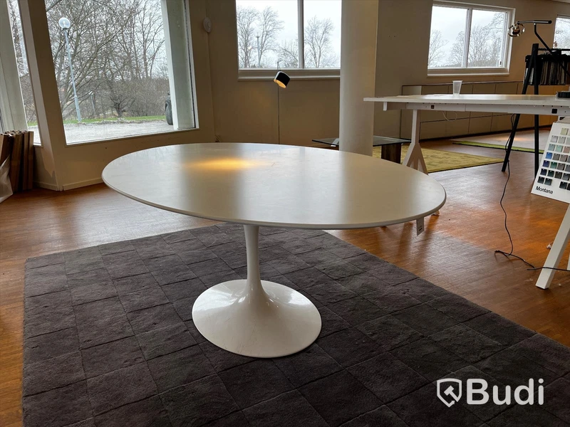 Matbord - Knoll Oval Table Ordpris: 61. 290 kr