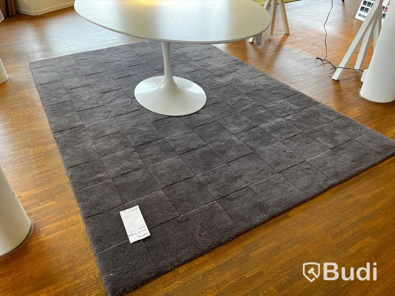 Matta - LINIE Design Luzen Grey Ordpris: 8.475 kr Obs! Demoex