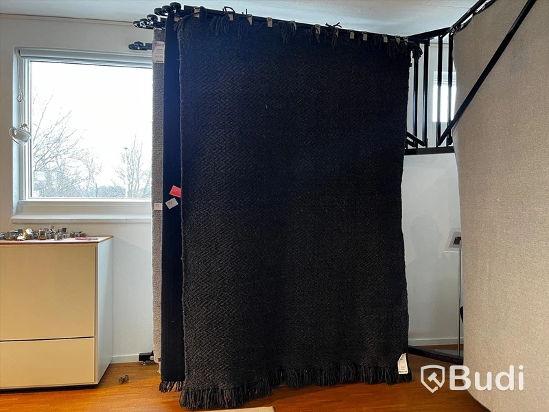Matta - LINIE Design Idun Charcoal Ordpris: 7.400 kr