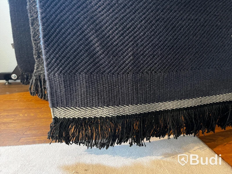 Matta - LINIE Design Dk Blue Ordpris: 10450