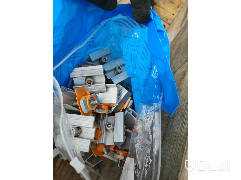 Div monteringsmaterial till solceller.