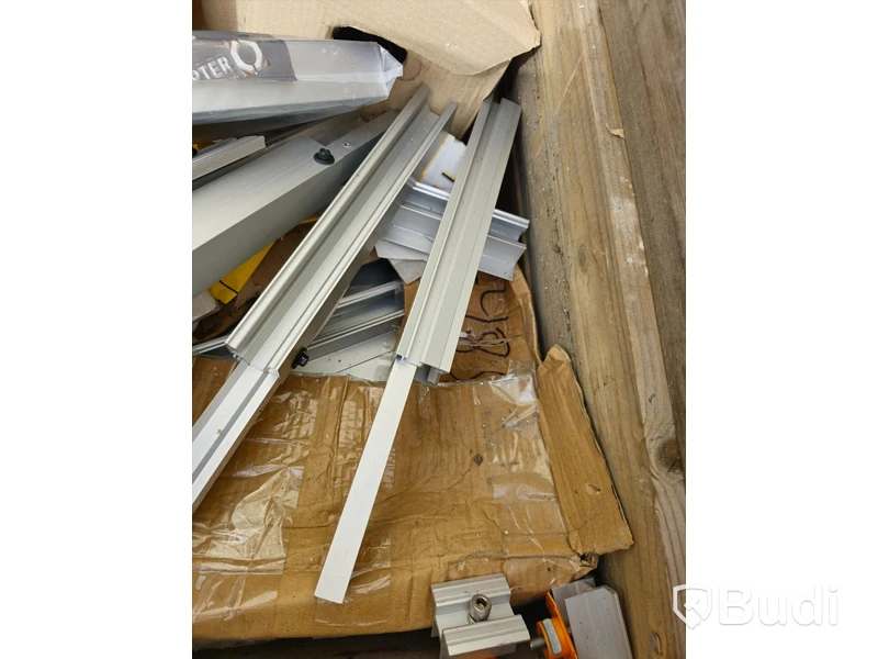 Div monteringsmaterial till solceller.