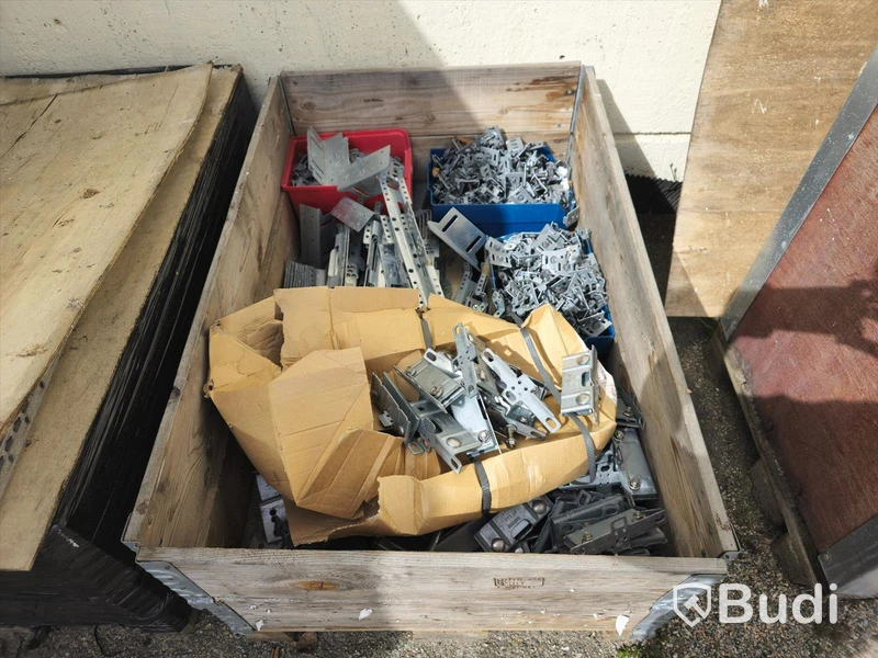 Div monteringsmaterial till solceller.