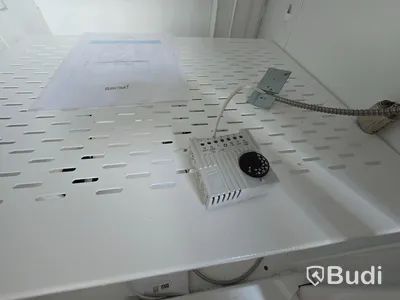 Kassa/serverskåp.