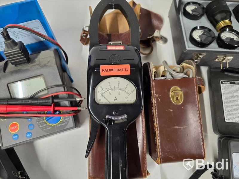 6 st. mätinstrument modell äldre.