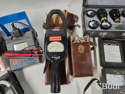 6 st. mätinstrument modell äldre.