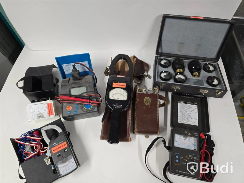 6 st. mätinstrument modell äldre.