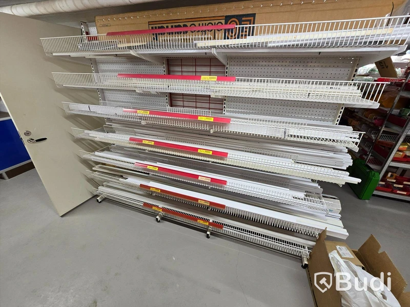 Stort parti med installationsmaterial.