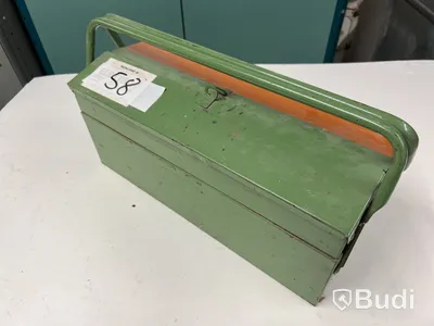 Verktygslåda med div verktyg och mätinstrument.