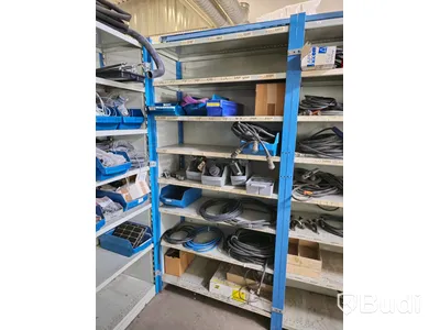 Hyllor med div svetstillbehör.