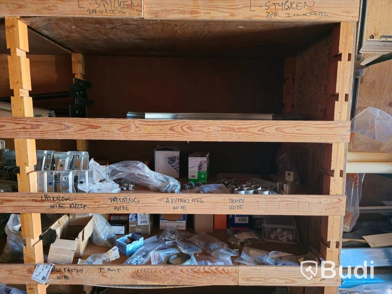 20 fots container med material.