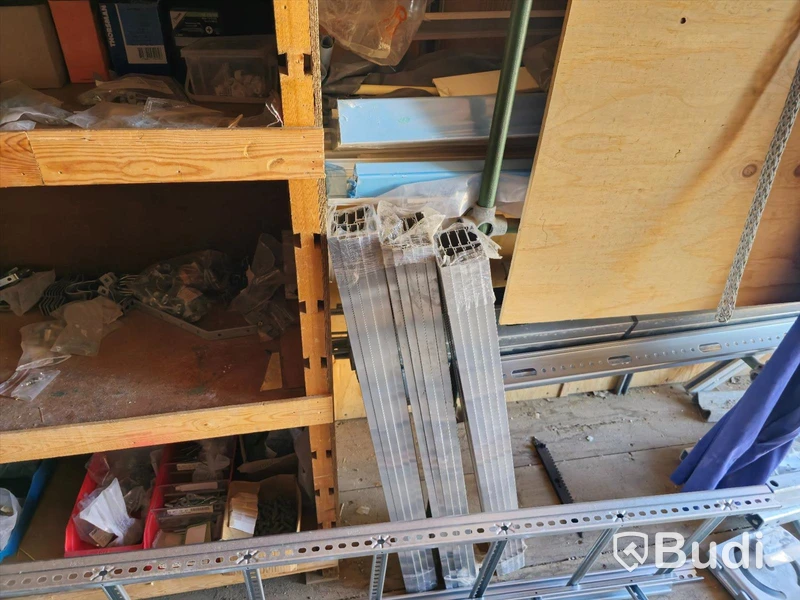 20 fots container med material.