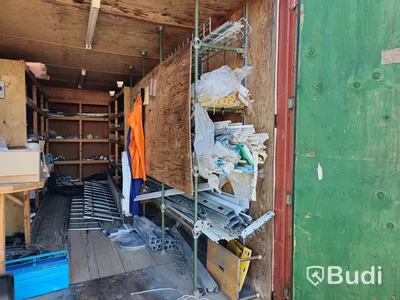 20 fots container med material.