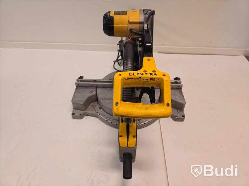 Kap- och gersåg DeWalt med sågbord.