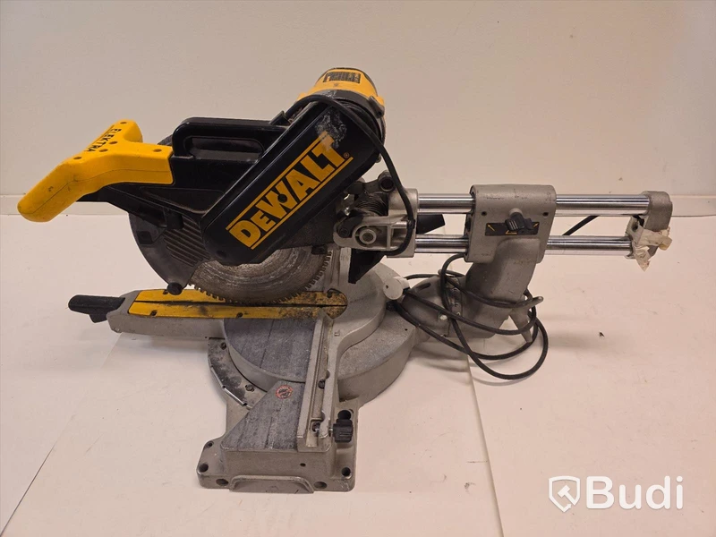 Kap- och gersåg DeWalt med sågbord.