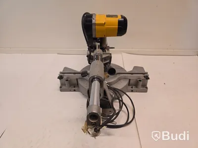 Kap- och gersåg DeWalt med sågbord.