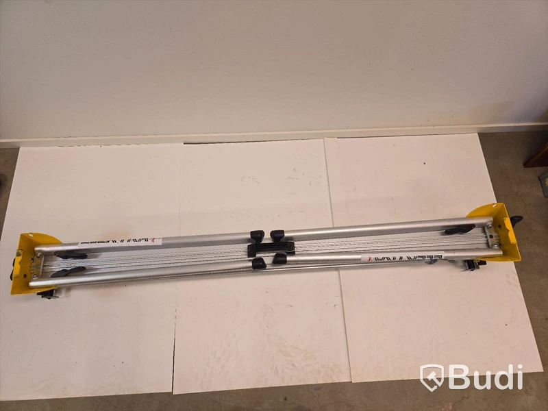 Kap- och gersåg DeWalt med sågbord.
