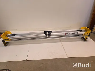 Kap- och gersåg DeWalt med sågbord.