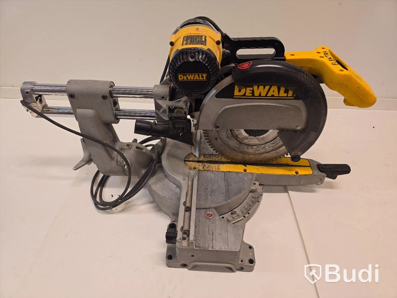 Kap- och gersåg DeWalt med sågbord.