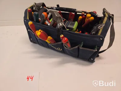 Montörsväska med div verktyg.