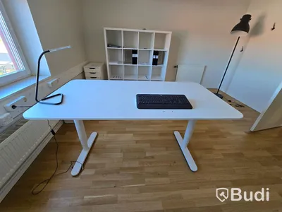 Kontorsmöbler och skrivare