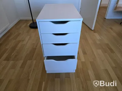 Kontorsmöbler och skrivare